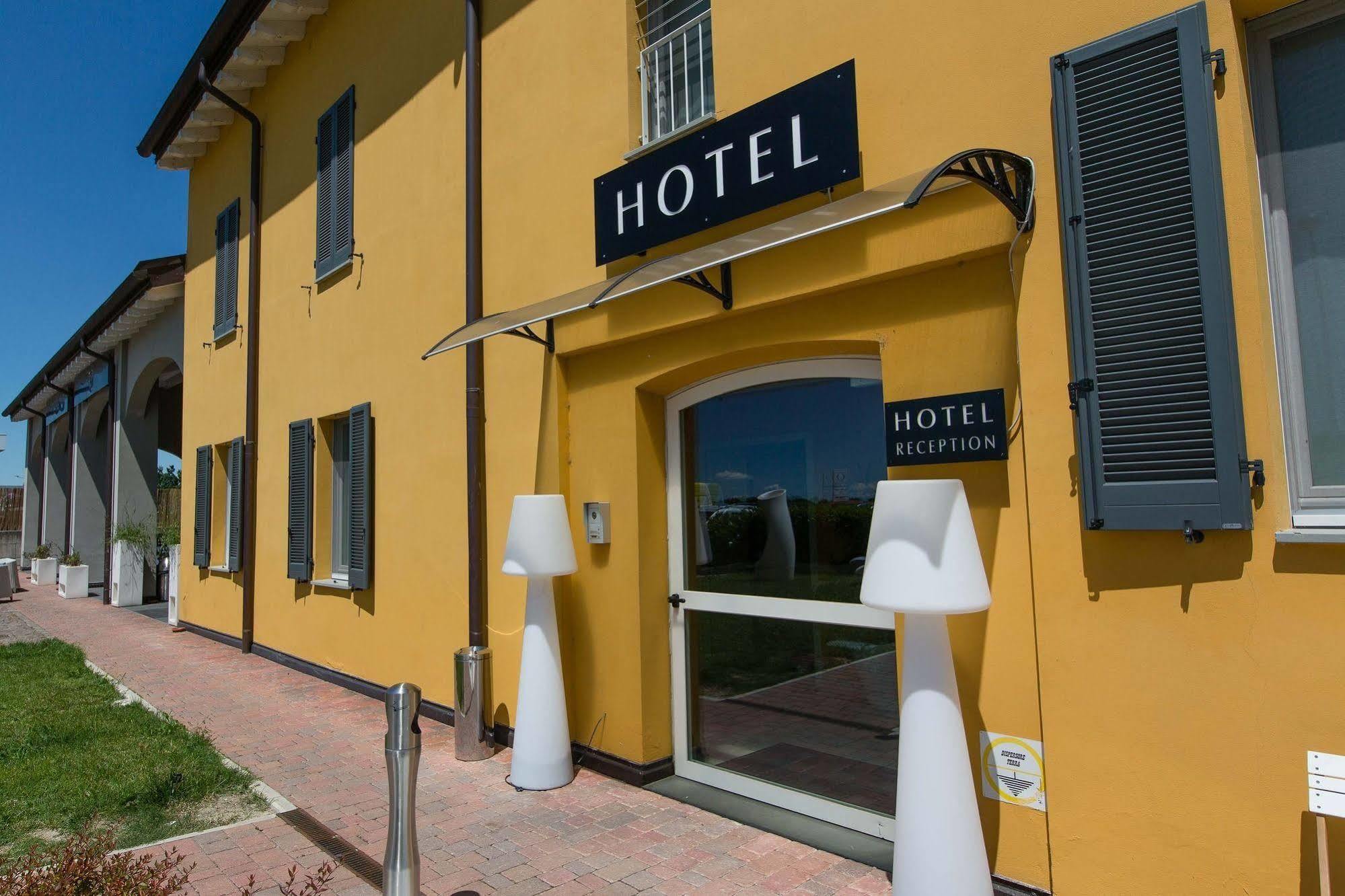 Hotel Forlanini 52 Parma Eksteriør billede